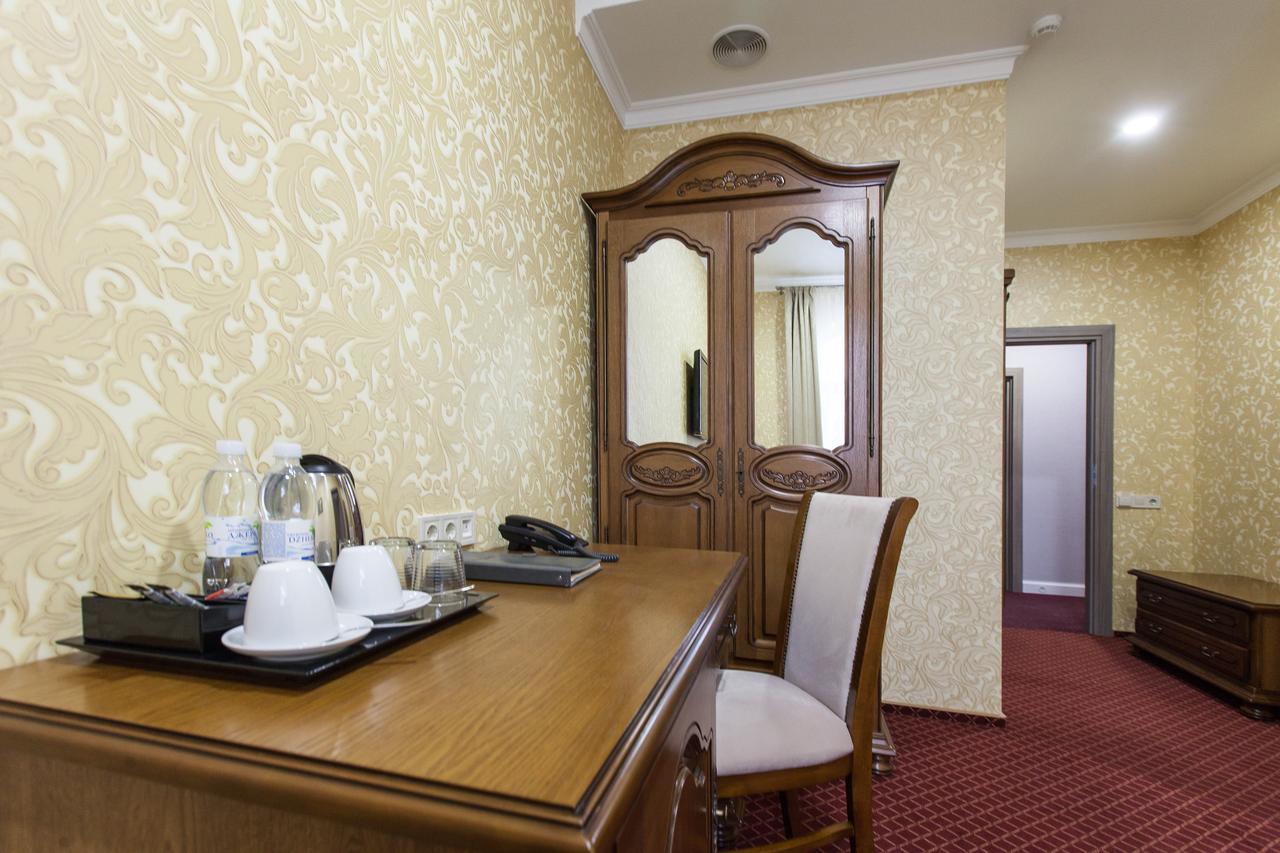West Park Hotel Sofiivska Borshchahivka Bagian luar foto