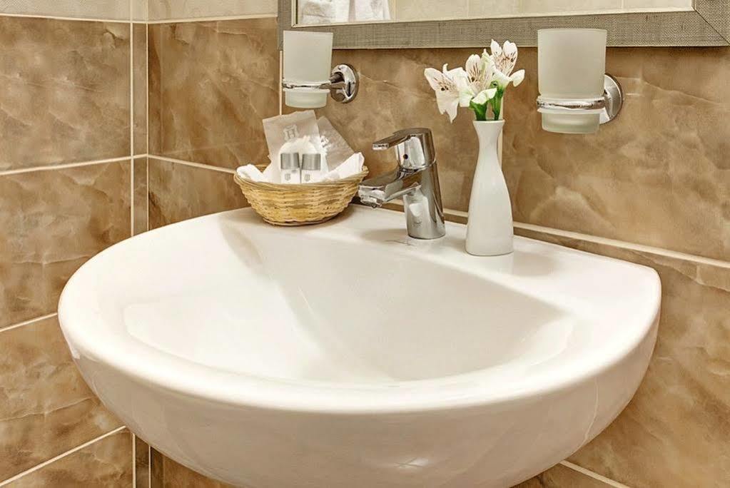 West Park Hotel Sofiivska Borshchahivka Bagian luar foto