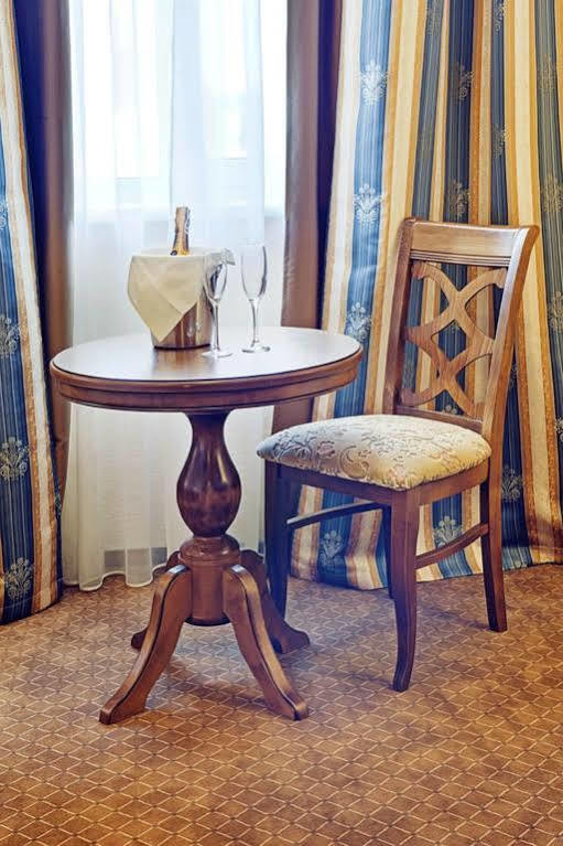 West Park Hotel Sofiivska Borshchahivka Bagian luar foto