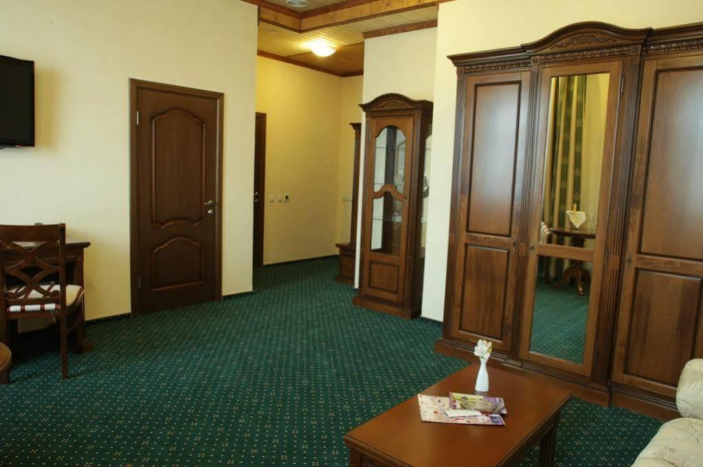 West Park Hotel Sofiivska Borshchahivka Bagian luar foto