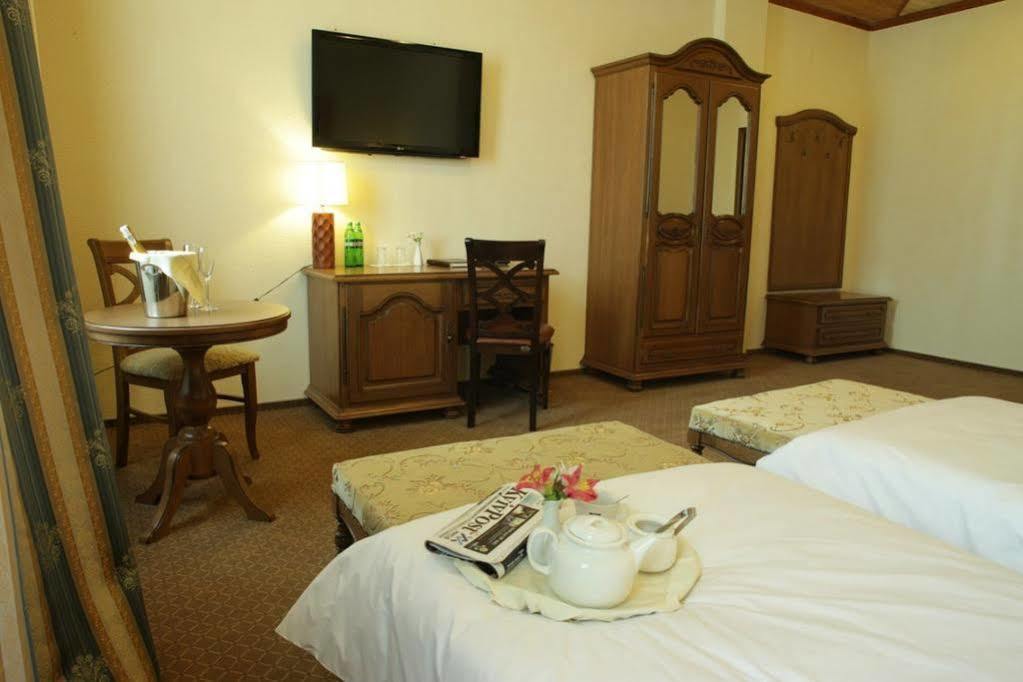 West Park Hotel Sofiivska Borshchahivka Bagian luar foto
