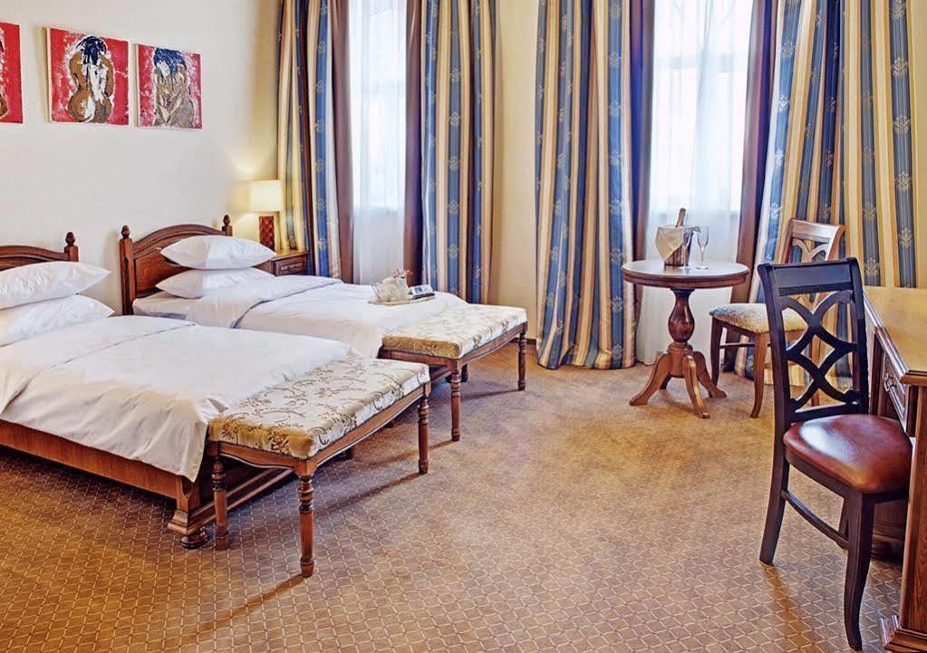 West Park Hotel Sofiivska Borshchahivka Bagian luar foto