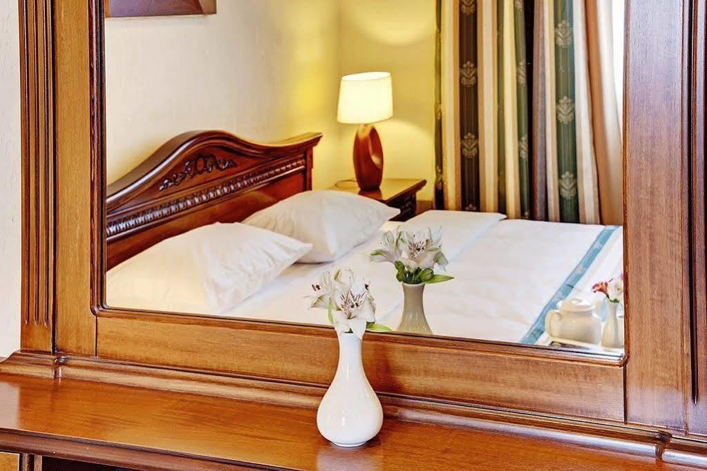 West Park Hotel Sofiivska Borshchahivka Bagian luar foto