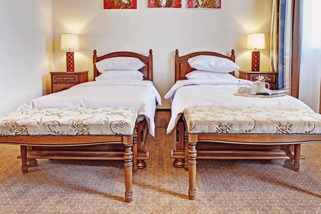 West Park Hotel Sofiivska Borshchahivka Bagian luar foto