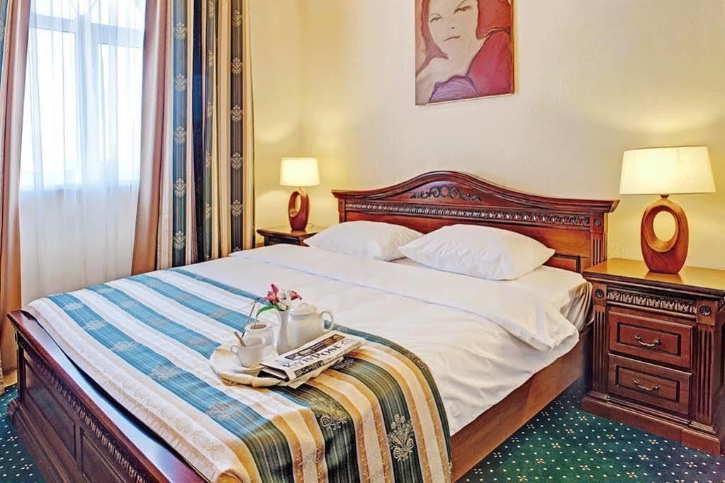West Park Hotel Sofiivska Borshchahivka Bagian luar foto