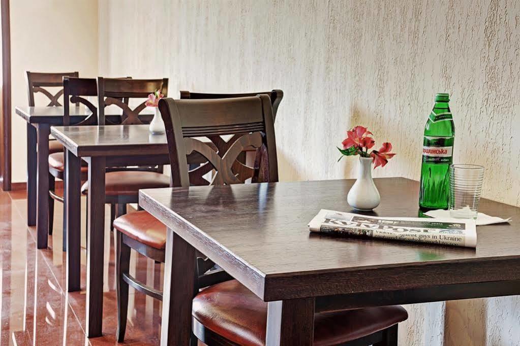 West Park Hotel Sofiivska Borshchahivka Bagian luar foto