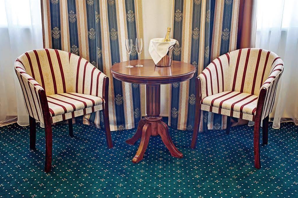 West Park Hotel Sofiivska Borshchahivka Bagian luar foto